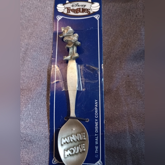 Nice Lot of Disney Mickey & Antique  & Vintage Collectables - Picture 4 of 4